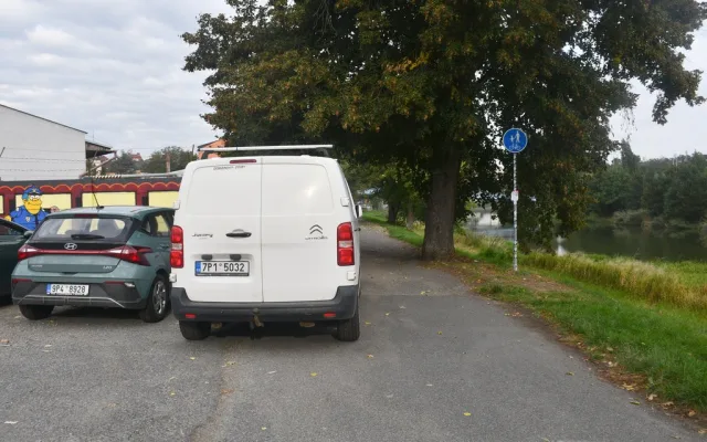To bude hodně bolet. Novou zónu placeného parkování zavádí Plzeň u zimního stadionu