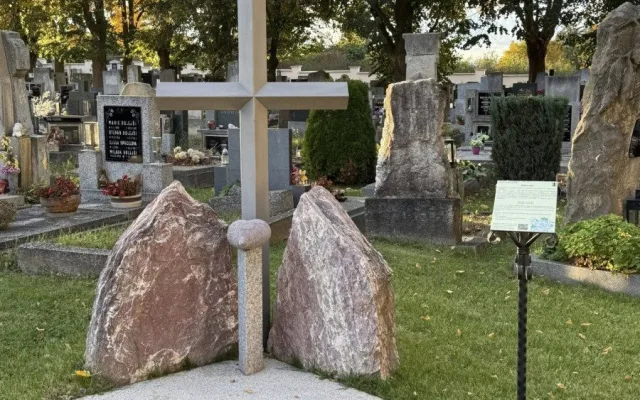 Na hřbitovech je možné zapálit svíčku za ty, jejichž hrob je vzdálený nebo neznámý