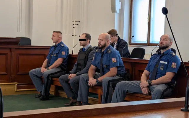 Žalobce chce minimálně 25 let vězení pro lékaře, který sekerou zavraždil milenku