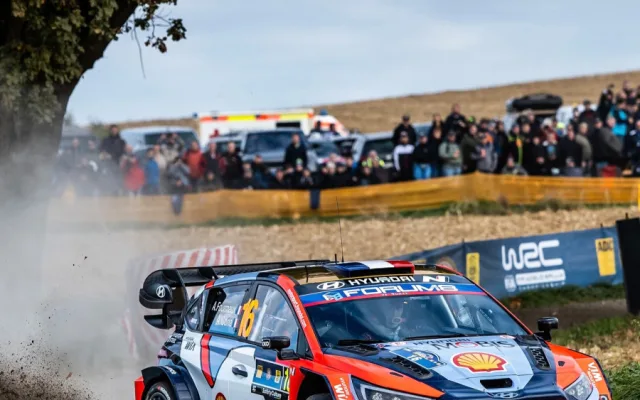 FOTO: Ogier zahájil Středoevropskou rallye nejlépe, Rovanperä těsně za ním