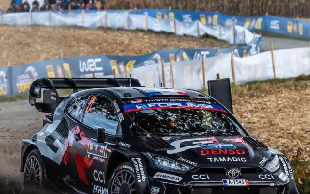 FOTO: Ogier zahájil Středoevropskou rallye nejlépe, Rovanperä těsně za ním