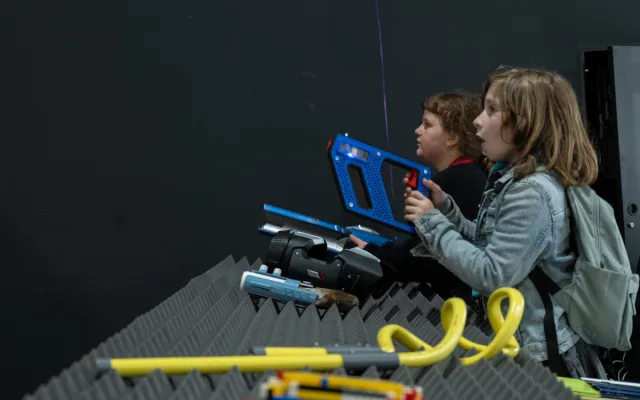 Designová sci-fi střelnice a prototypy pralinek, Sutnarka zaujala na Designbloku