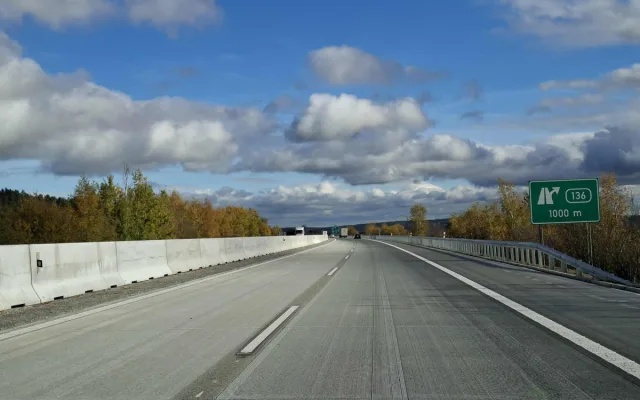 Na dálnici D5 je nově opravený desetikilometrový úsek od hranic ve směru na Plzeň