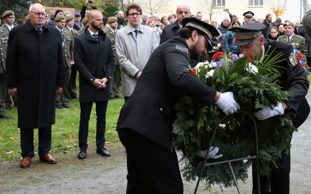 Slavný generál a jeden z velitelů Pražského povstání má konečně důstojný pomník