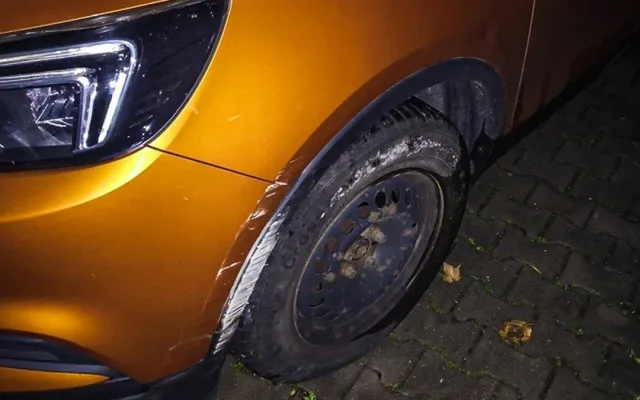 Řidiče doslova uspal náraz do baráku, svým šlofíkem vyděsil svědka