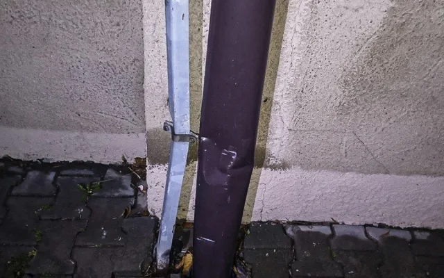 Řidiče doslova uspal náraz do baráku, svým šlofíkem vyděsil svědka