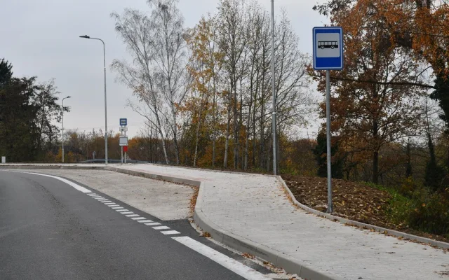 Na Klatovské třídě v Plzni začíná provoz na nové okružní křižovatce
