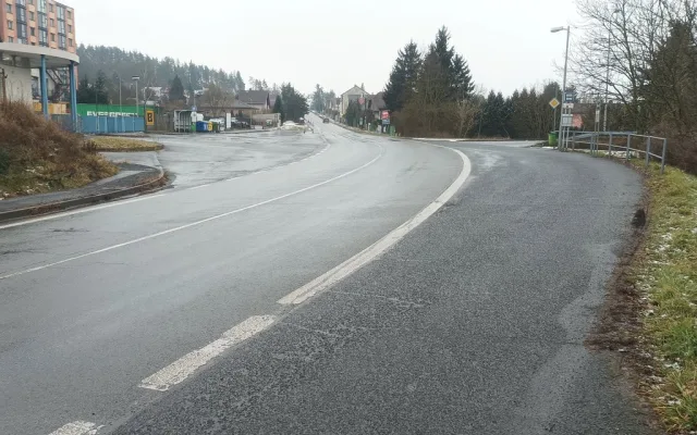Na Klatovské třídě v Plzni začíná provoz na nové okružní křižovatce