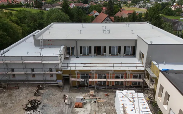 Jakešův kulturák se přeměnil v moderní byty, zájemci už mohou podávat žádosti