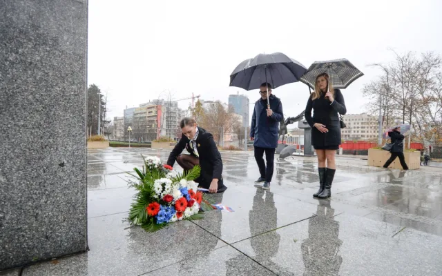 Den boje za svobodu a demokracii uctili Plzeňané hlavně u lavičky Václava Havla