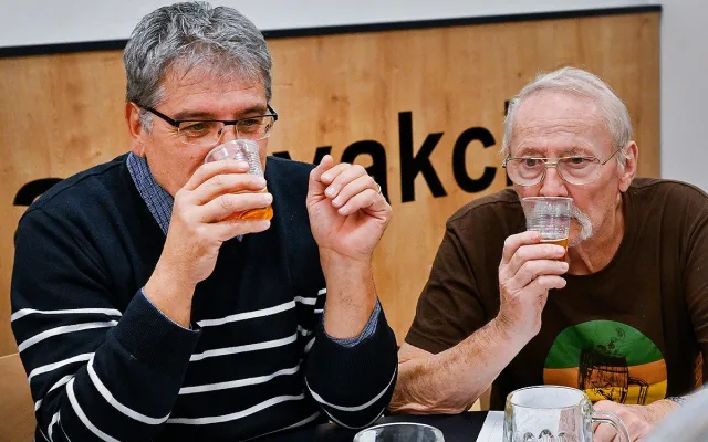 Staří strážci chuti střeží už desetiletí neměnnou kvalitu slavného plzeňského piva