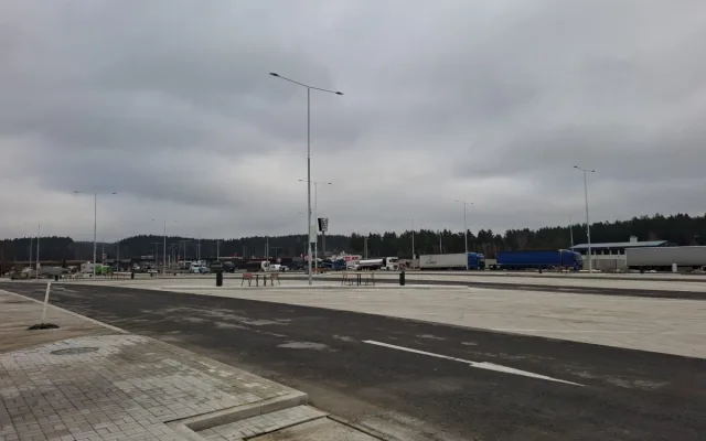 Největší dálniční parkoviště v ČR už je otevřené. Najdete ho na D5 u Rozvadova