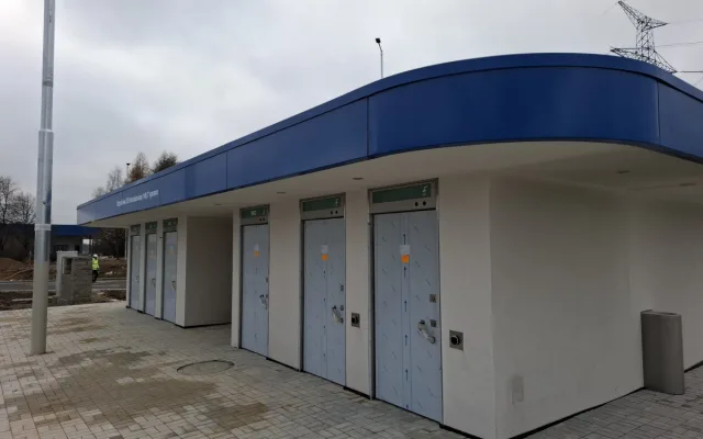 Největší dálniční parkoviště v ČR už je otevřené. Najdete ho na D5 u Rozvadova