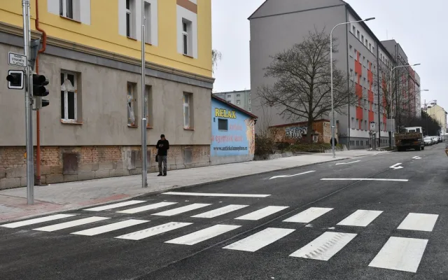 Na Husovo náměstí se opět vrátí doprava, opravy za 40 milionů mají zvýšit bezpečnost