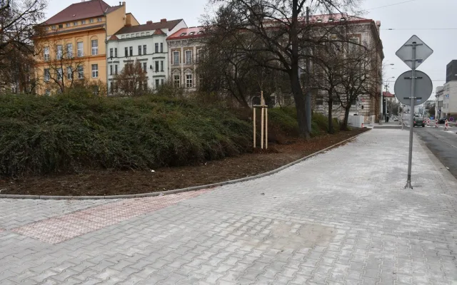 Na Husovo náměstí se opět vrátí doprava, opravy za 40 milionů mají zvýšit bezpečnost