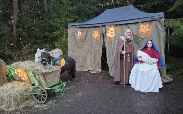Při slavnostním zahájení vánoční stezky nechyběl ani živý betlém