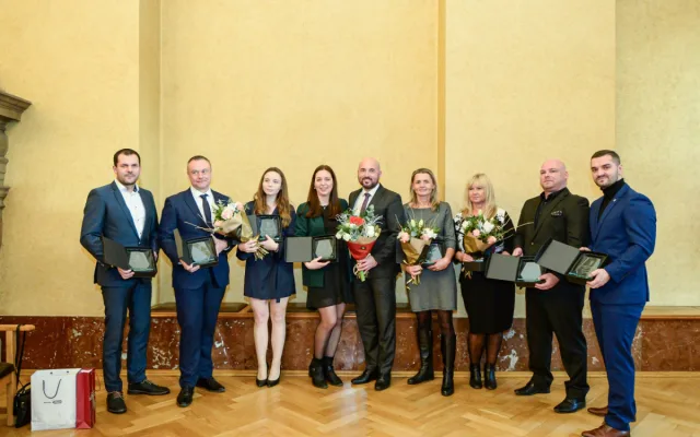 FOTO: Hrdinové, kteří žijí mezi námi. Na plzeňské radnici bylo oceněno 22 statečných