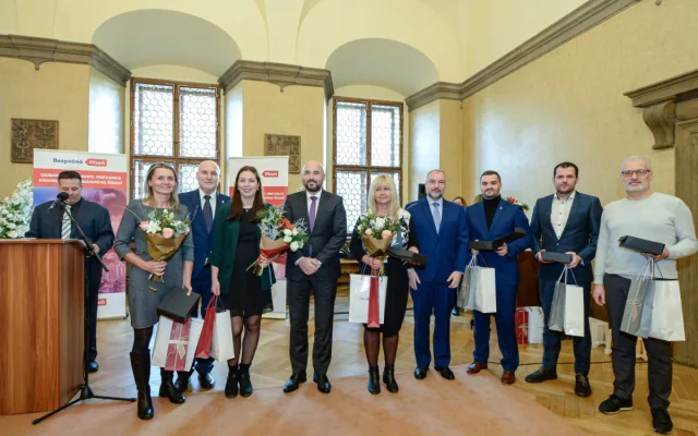 FOTO: Hrdinové, kteří žijí mezi námi. Na plzeňské radnici bylo oceněno 22 statečných