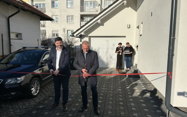 FOTO: Sourozenci z dětského domova ve Staňkově bydlí v novém komunitním domě