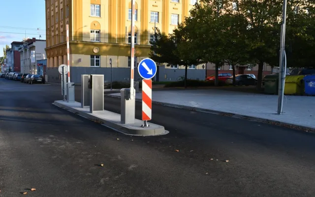 Motoristé zapláčou. Nová zóna placeného parkování startuje v okolí zimního stadionu