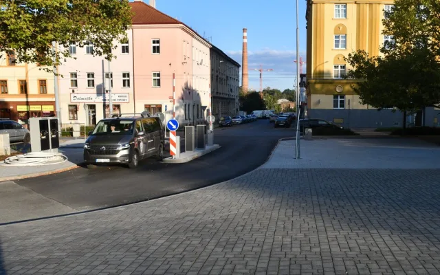 Motoristé zapláčou. Nová zóna placeného parkování startuje v okolí zimního stadionu