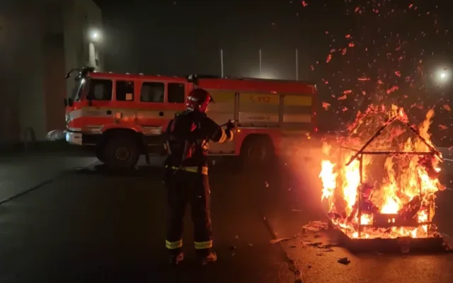 Symbolický požár na rozloučenou. Úspěšný velitel tachovských hasičů odešel do civilu