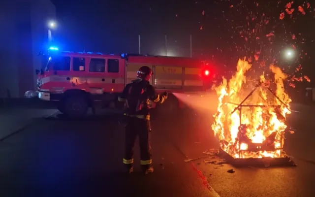 Symbolický požár na rozloučenou. Úspěšný velitel tachovských hasičů odešel do civilu
