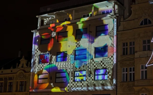 ANKETA: Novoroční videomapping sklízí obrovskou kritiku. Radši nic než tohle, vzkazují lidé
