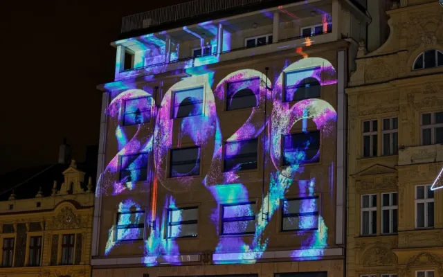 ANKETA: Novoroční videomapping sklízí obrovskou kritiku. Radši nic než tohle, vzkazují lidé