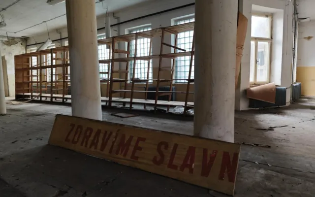 Město hledá návrhy na využití obří továrny na tkanice a stuhy z roku 1884