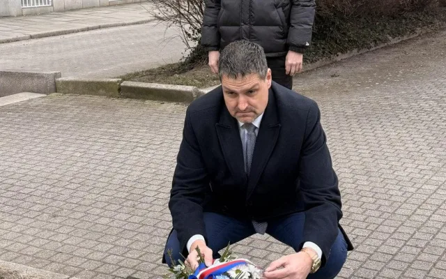 U pamětní desky na místě události uctili v úterý 20. ledna 2026 památku Josefa Hlavatého položením květiny starosta městského obvodu Plzeň 3 David Procházka (ANO) a místostarosta Ladislav Nový (STAN).