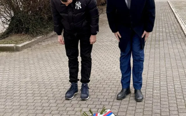 U pamětní desky na místě události uctili v úterý 20. ledna 2026 památku Josefa Hlavatého položením květiny starosta městského obvodu Plzeň 3 David Procházka (ANO) a místostarosta Ladislav Nový (STAN).