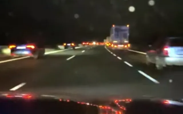 Šlo o minuty. Policie eskortovala po D5 německou sanitku jedoucí pro srdce do Prahy