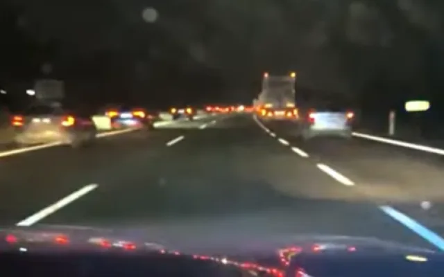 Šlo o minuty. Policie eskortovala po D5 německou sanitku jedoucí pro srdce do Prahy