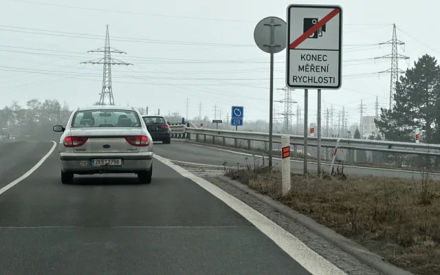 Strach z radarů brzdí provoz na Západním okruhu, přestože je tam povolená devadesátka