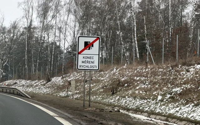Strach z radarů brzdí provoz na Západním okruhu, přestože je tam povolená devadesátka