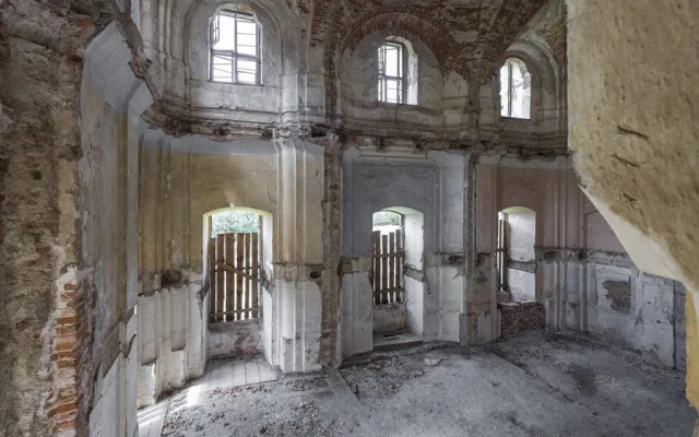 Zdevastovaná barokní kaple ožívá, památkáři tam chtějí spojit historii s modením uměním