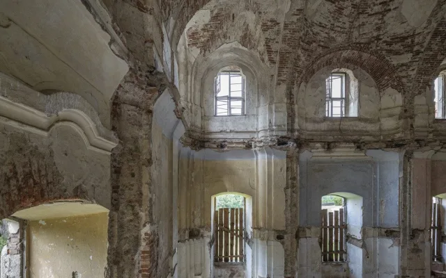 Zdevastovaná barokní kaple ožívá, památkáři tam chtějí spojit historii s modením uměním