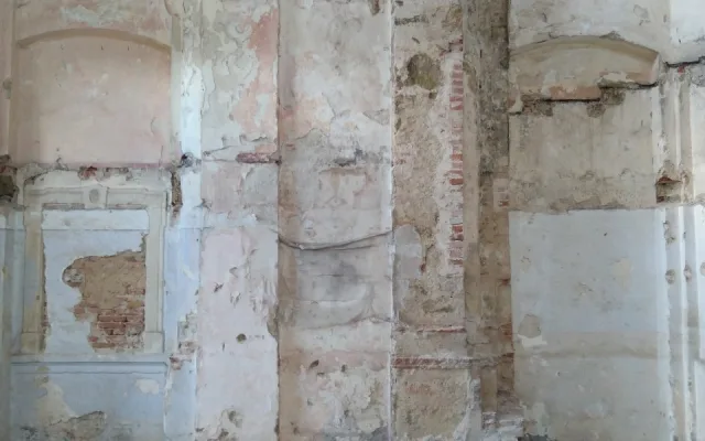 Zdevastovaná barokní kaple ožívá, památkáři tam chtějí spojit historii s modením uměním