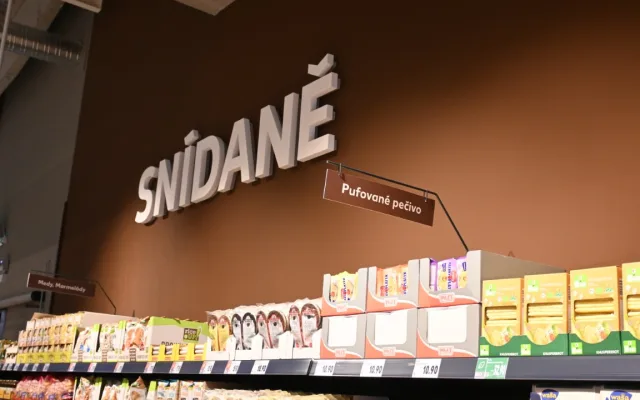 Váhy s umělou inteligencí nebo úklidový robot. Nový Kaufland sází na moderní technologie