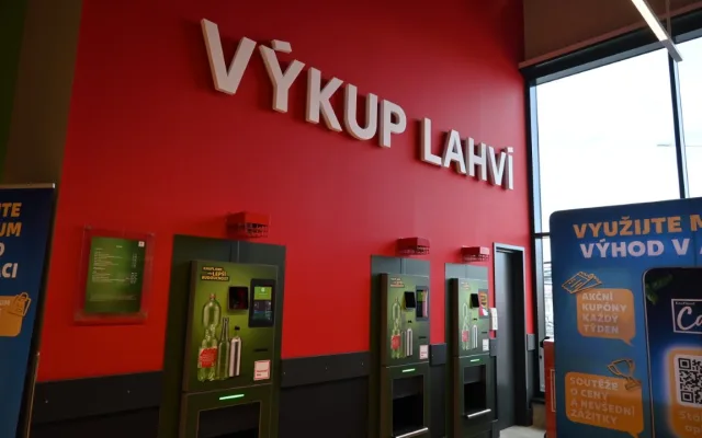 Váhy s umělou inteligencí nebo úklidový robot. Nový Kaufland sází na moderní technologie