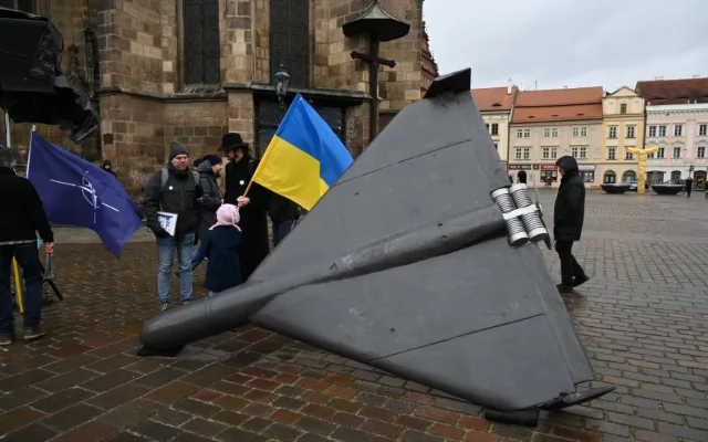 Češi i Ukrajinci vyjádřili na náměstí podporu napadené zemi. Přistál tam i smrtící dron