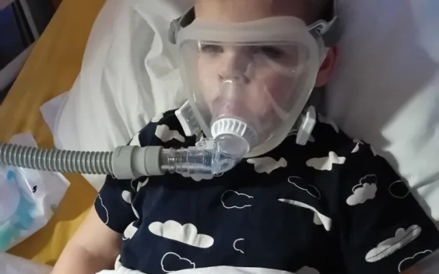 Pětiletý Dominik je unikát. Navzdory 20 diagnózám se učí jazyky i matematiku