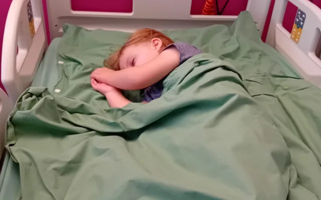 Pětiletý Dominik je unikát. Navzdory 20 diagnózám se učí jazyky i matematiku