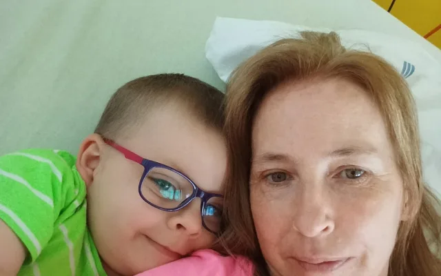 Pětiletý Dominik je unikát. Navzdory 20 diagnózám se učí jazyky i matematiku