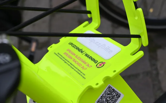 Po metropoli se brzy rozjede 300 sdílených elektrokol, zlodějům by měly odolat.