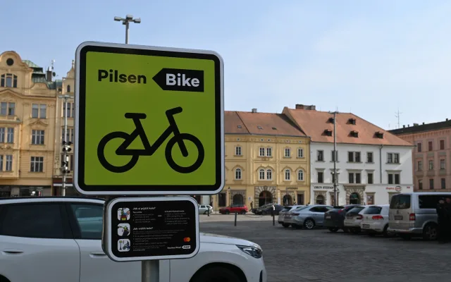 Po metropoli se brzy rozjede 300 sdílených elektrokol, zlodějům by měly odolat.