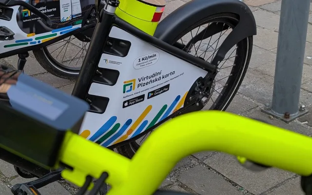 Po metropoli se brzy rozjede 300 sdílených elektrokol, zlodějům by měly odolat.