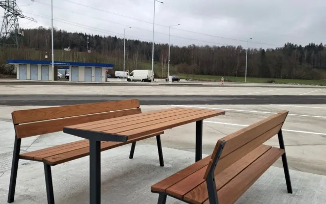 Pravá část dálniční odpočívky prošla modernizací loni