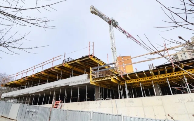 Nový parkovací dům nabídne 173 míst. Část bude zdarma, jinak za 2500 Kč na měsíc